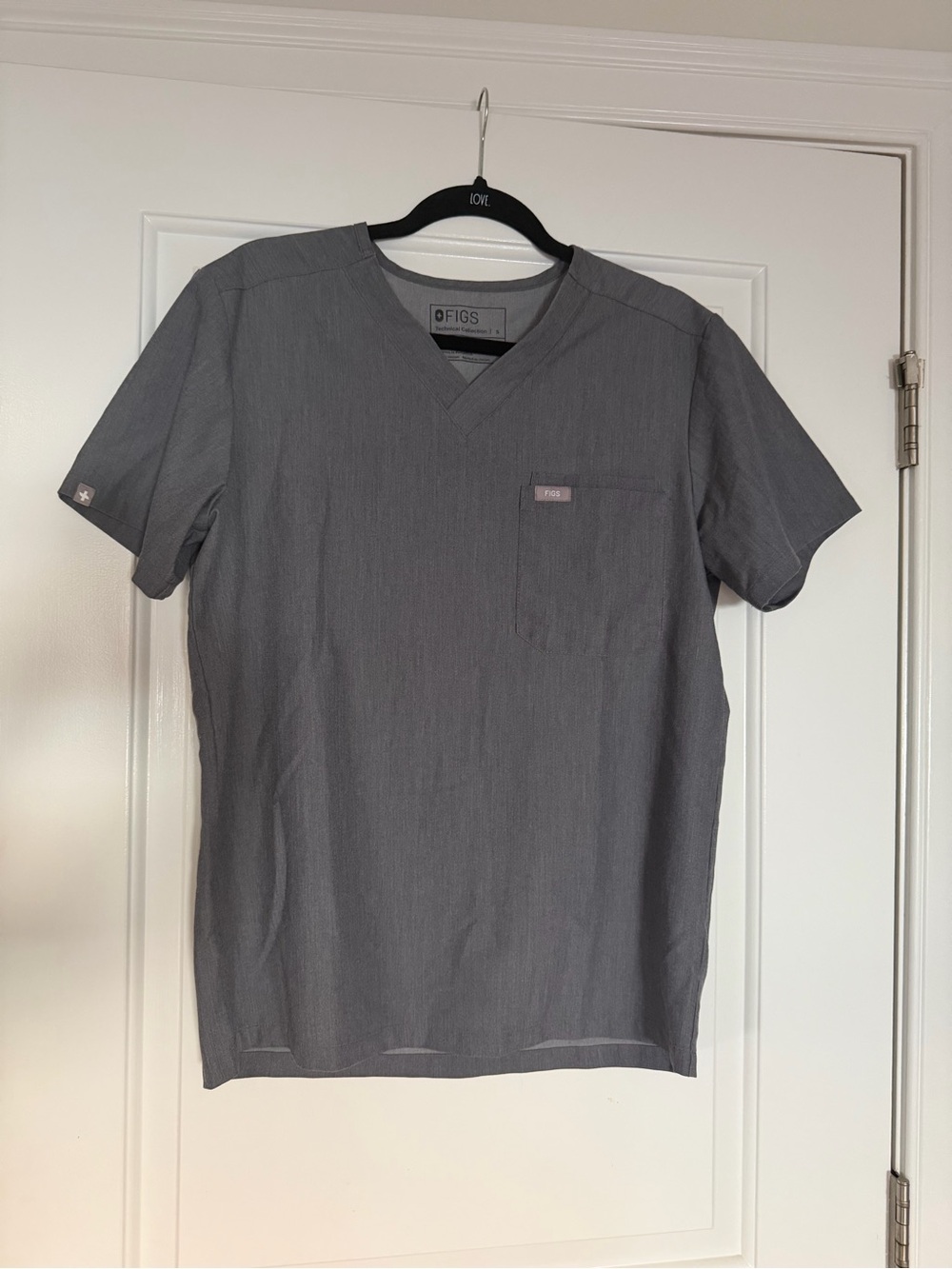 Figs Men’s V-Neck Scrub Top - Gray